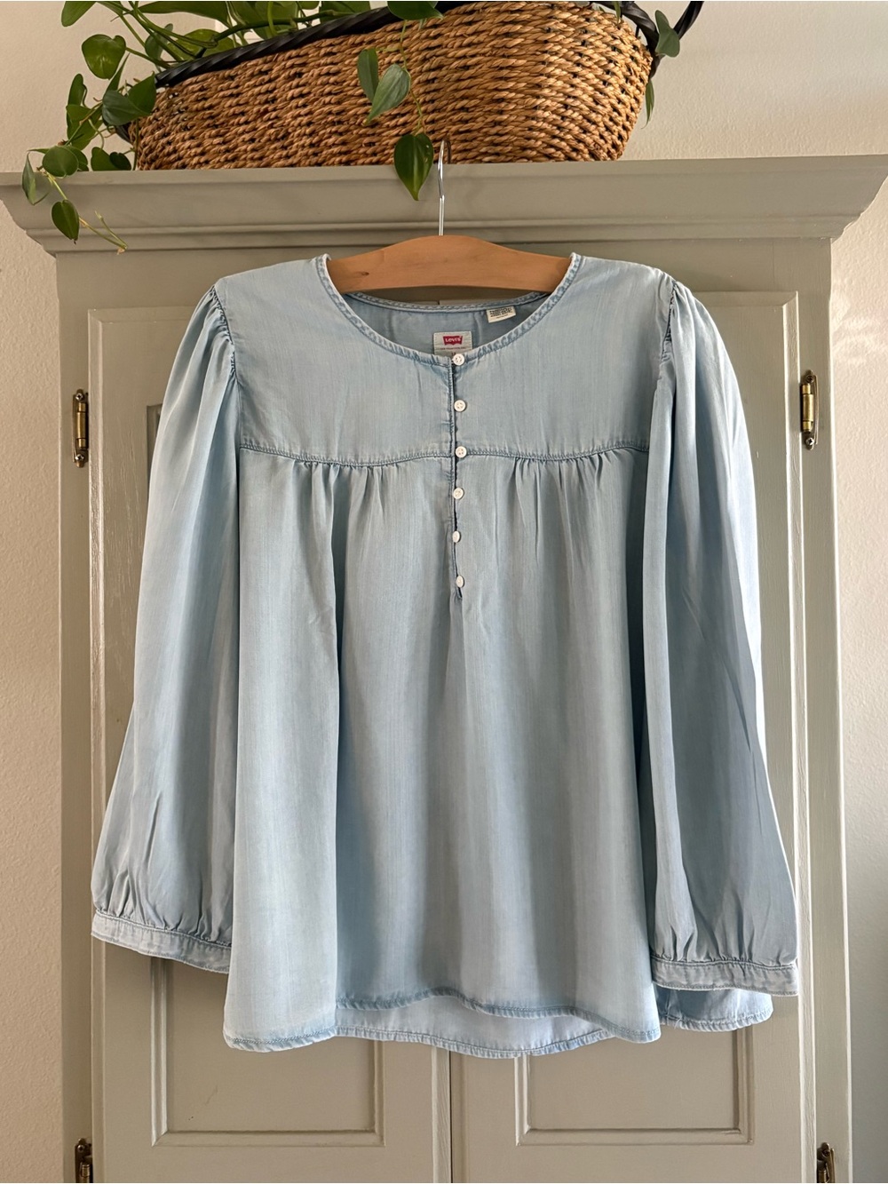 LEVI’S Halsey Relaxed Blouse Top | Light Wash | Style # A76750000 | Plus Size 1X